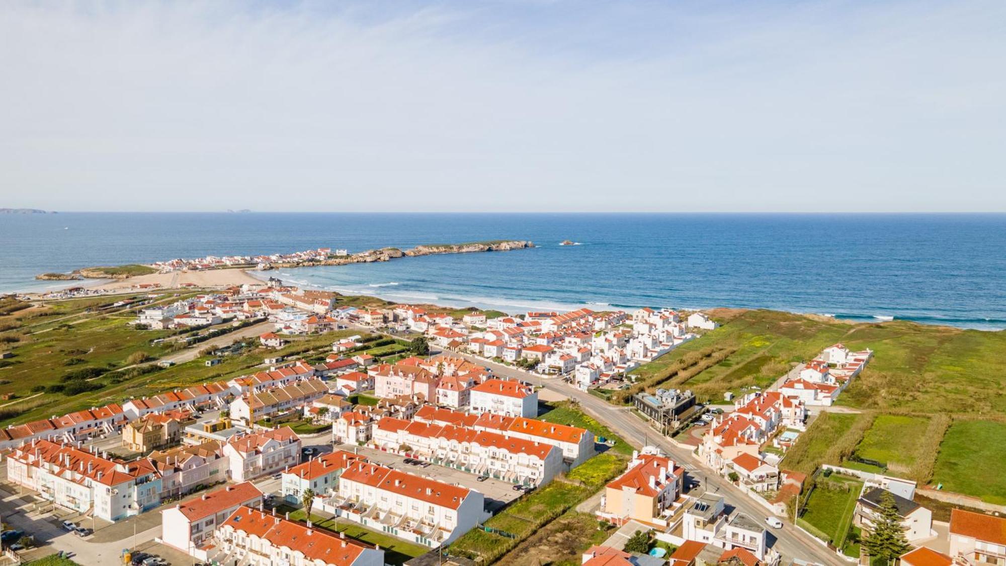 Вилла Baleal Happiness Surf House Феррел Экстерьер фото